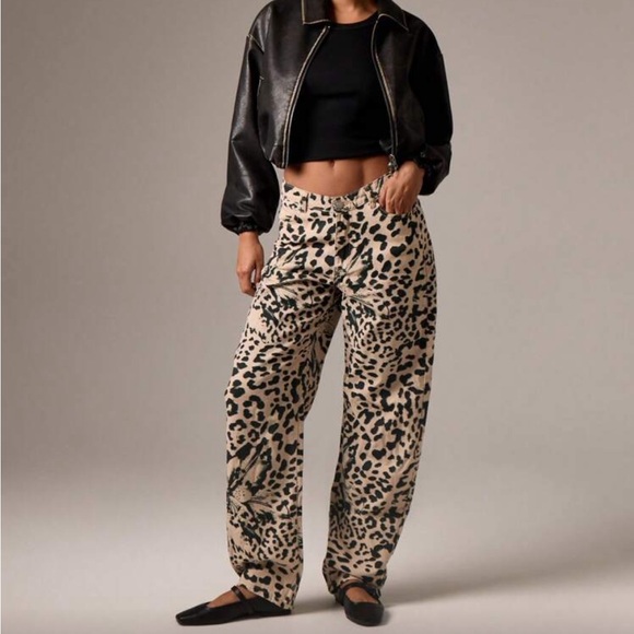 Chic Leopard Print Women's Pants - Picture 3 of 5